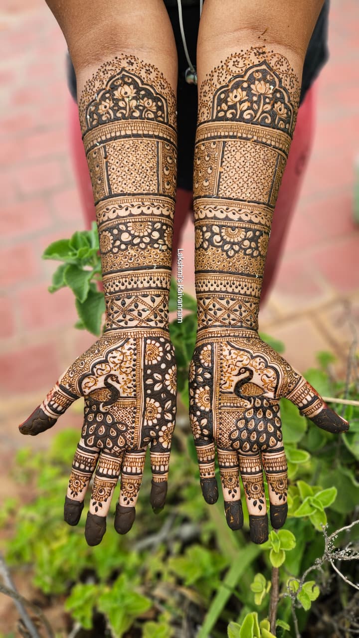 Lakshmi's Kaivannam Thumb 4
